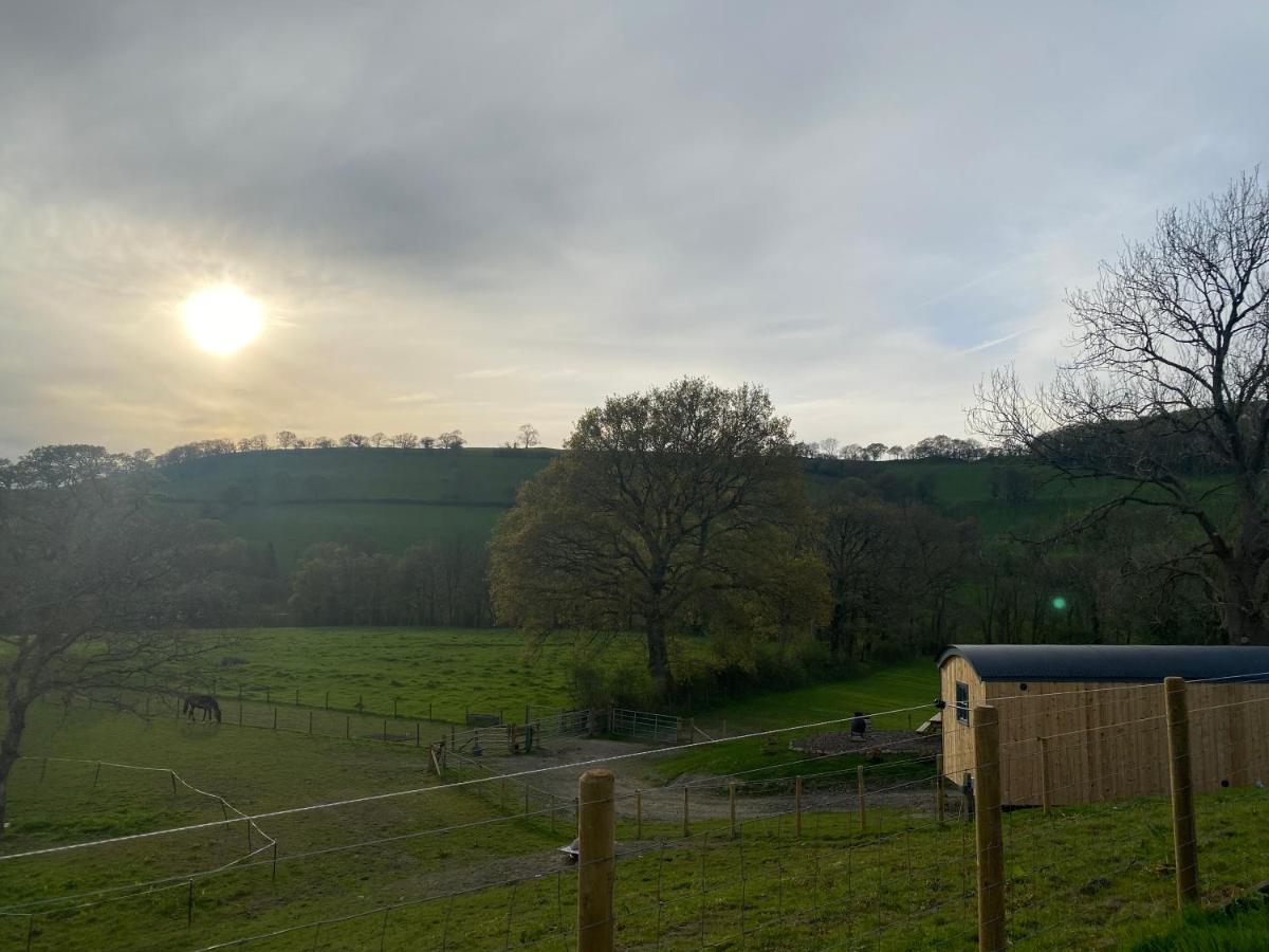 Oakies Farm Stays Llandovery Exterior foto