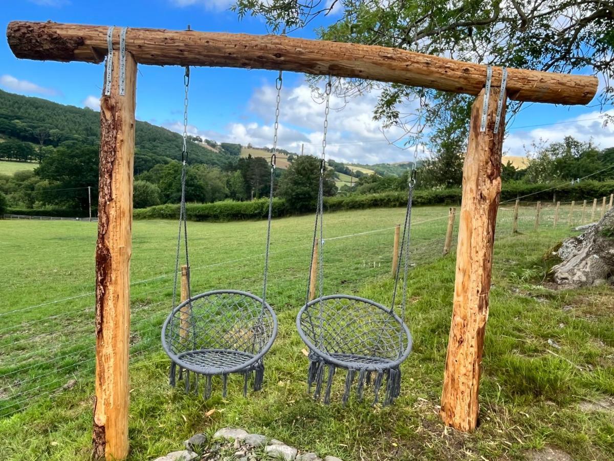 Oakies Farm Stays Llandovery Exterior foto