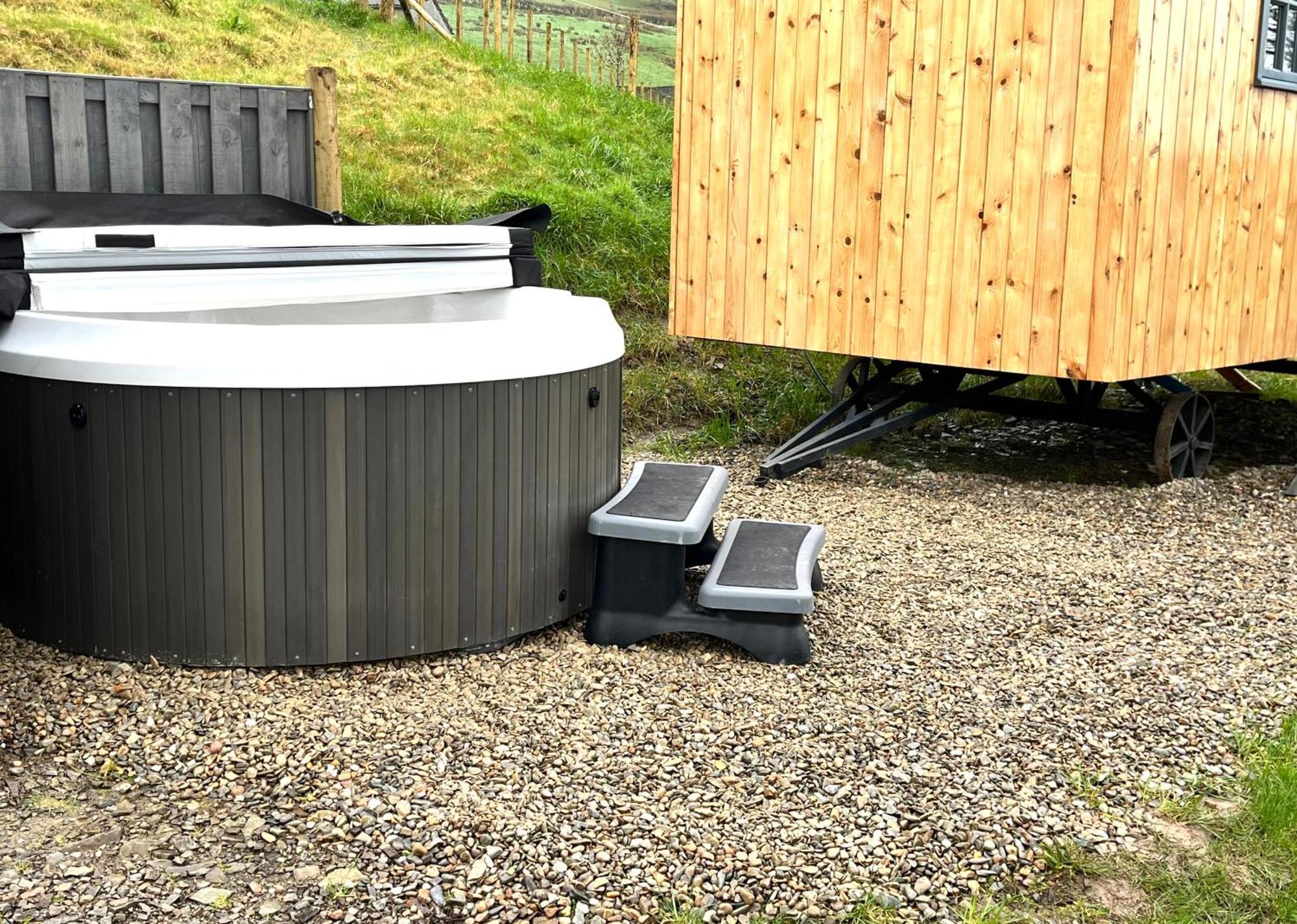 Oakies Farm Stays Llandovery Exterior foto